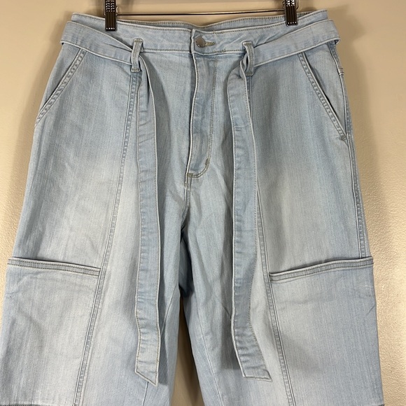 Universal Thread Belted Cargo Jeans - Picture 2 of 4